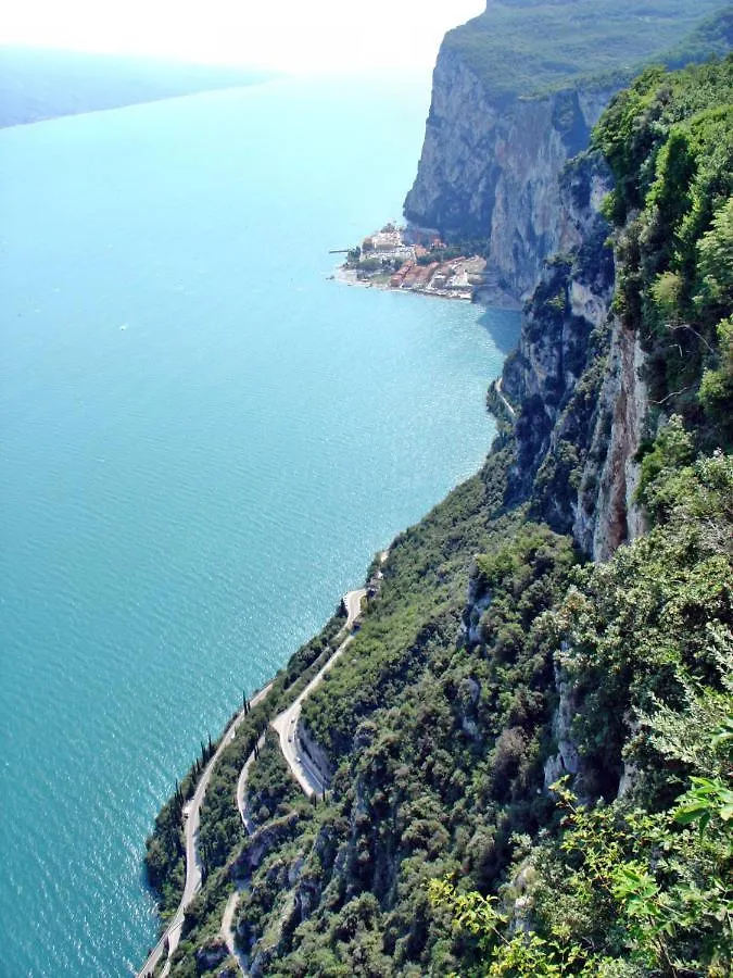 Casa Marsilva - Holiday Apartment With Roof Terrace, Near The Lake Toscolano Maderno Italy