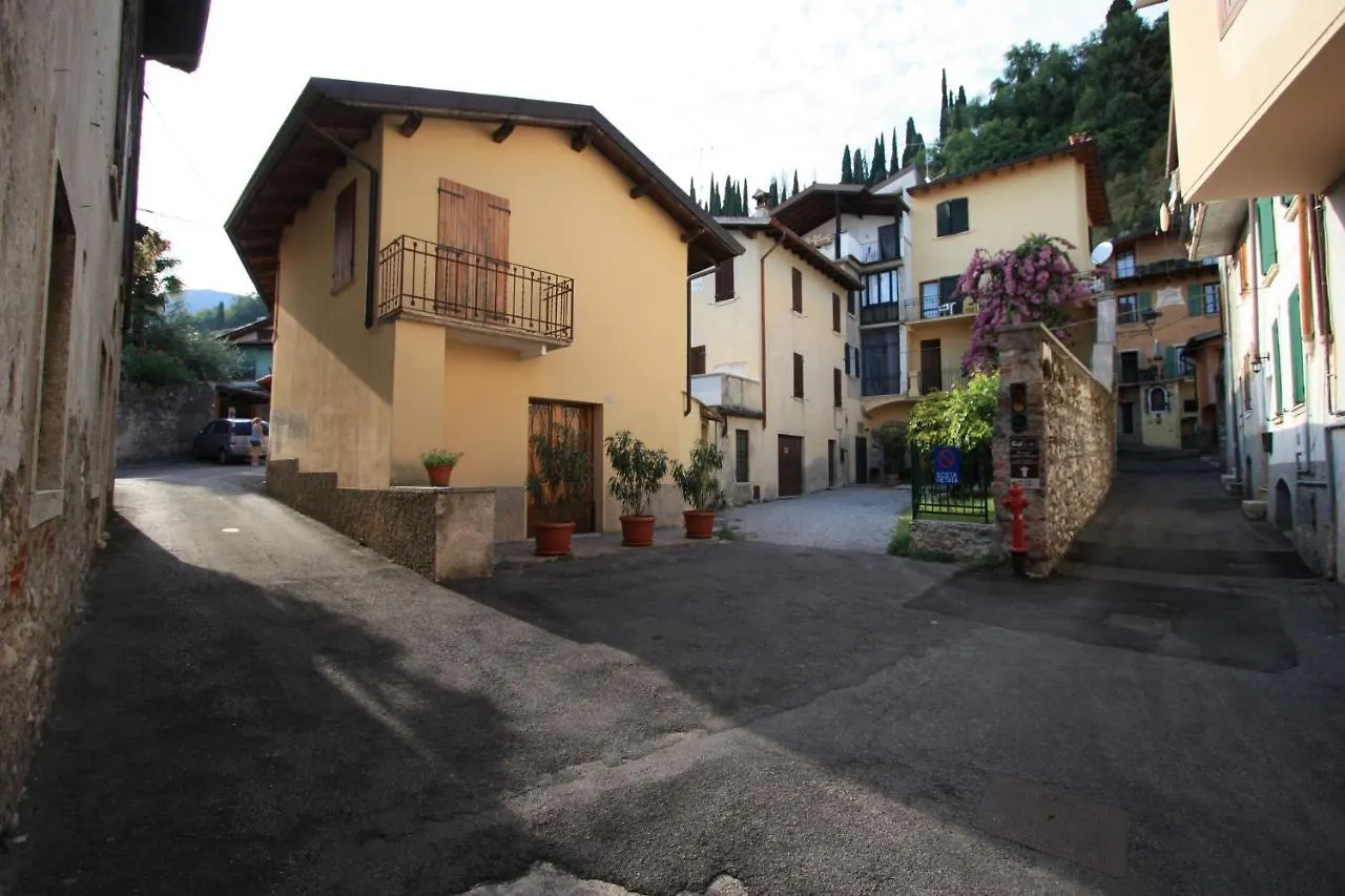 Casa Marsilva - Holiday Apartment With Roof Terrace, Near The Lake Toscolano Maderno Italy
