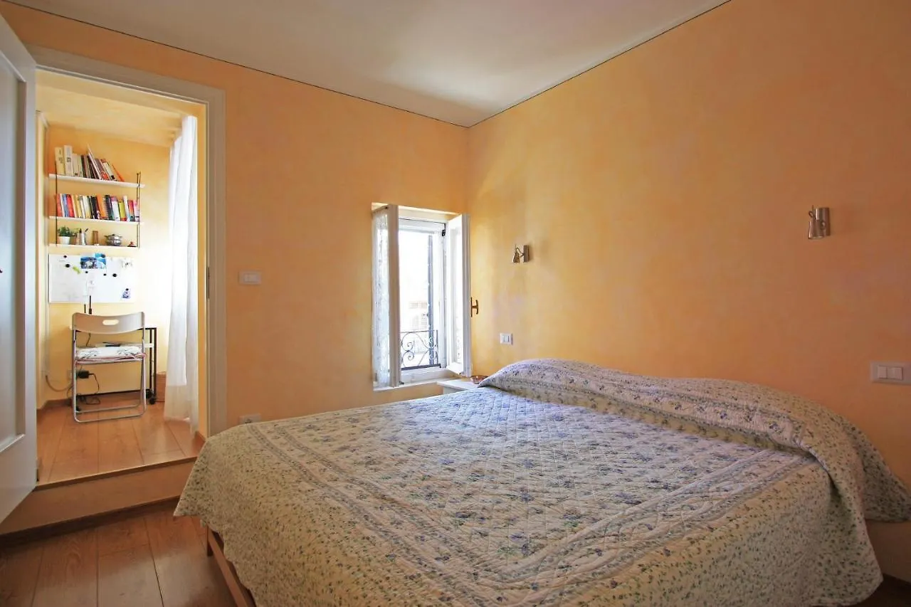 Casa Marsilva - Holiday Apartment With Roof Terrace, Near The Lake Toscolano Maderno Italy